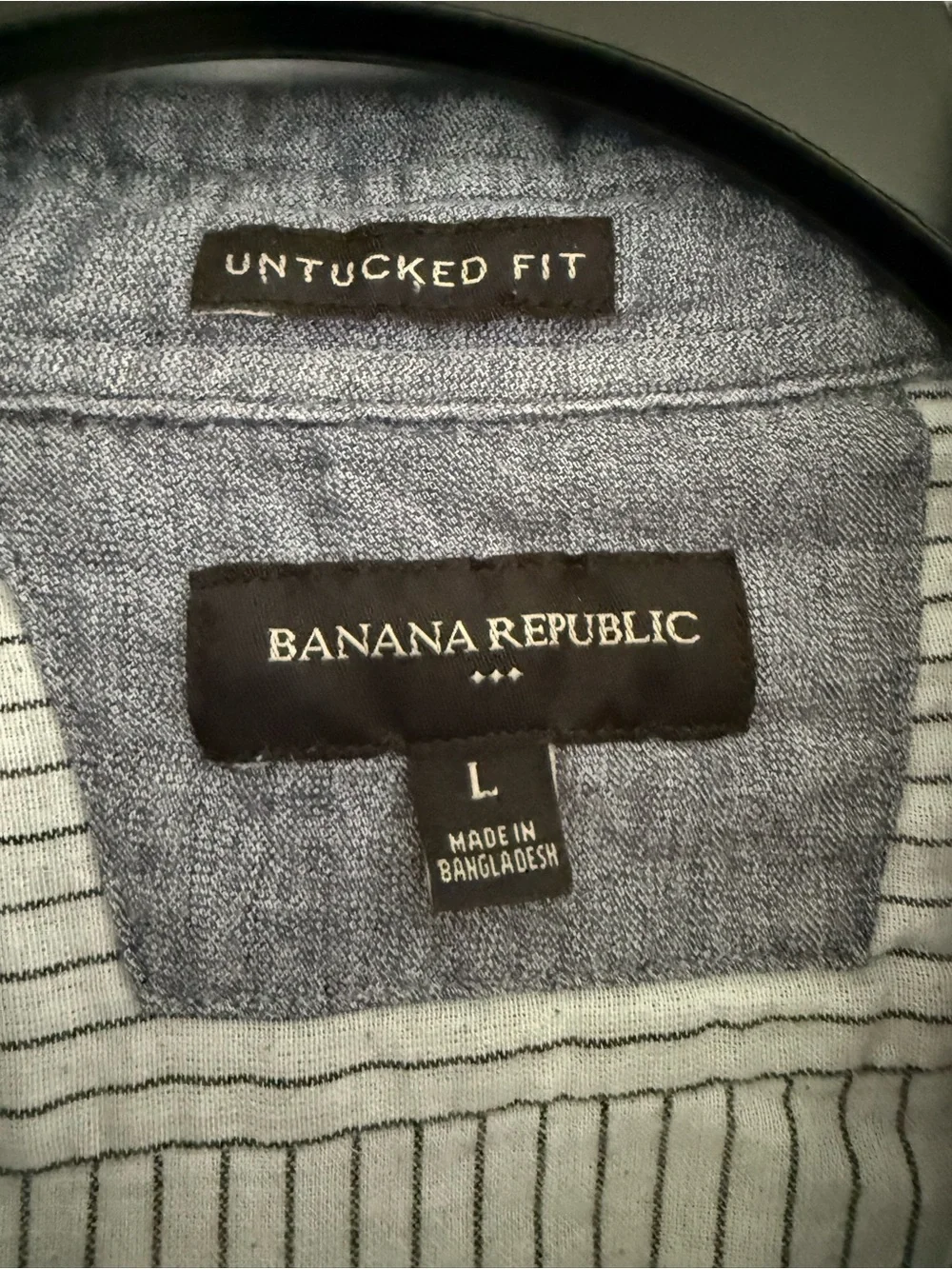 2 Men’s Banana Republic Shirts - SIZE L - blue chambray and pink